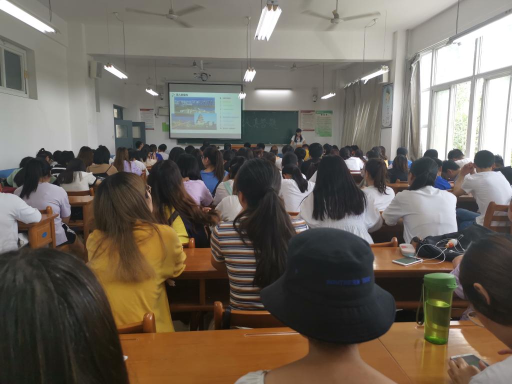 闫丽老师在渭南师范学院宣讲